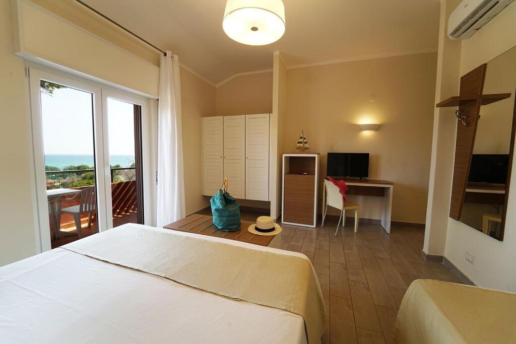 Hotel Villaggio Casarossa Crotone Exterior photo